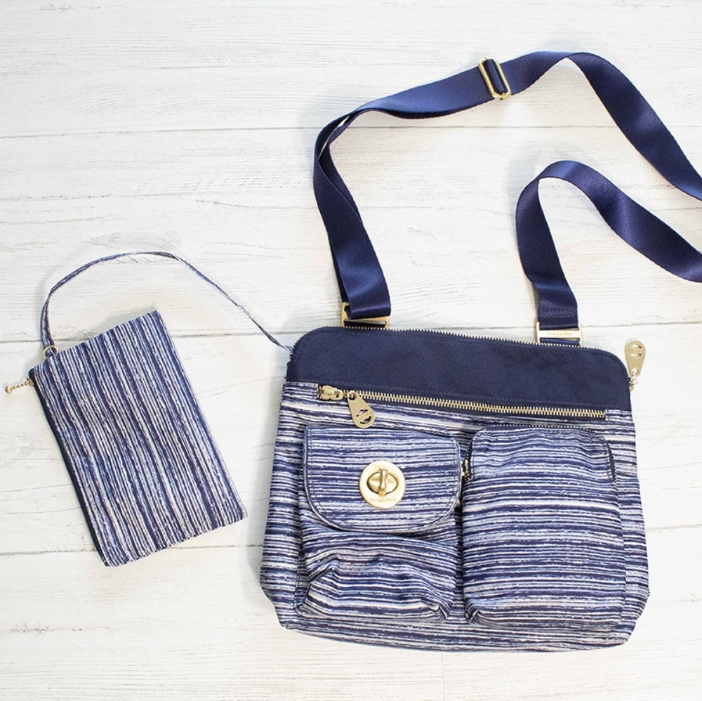 Baggallini Melbourne with Removeable Wristlet